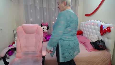 kaylesmoll online show from March 1, 7:15 pm