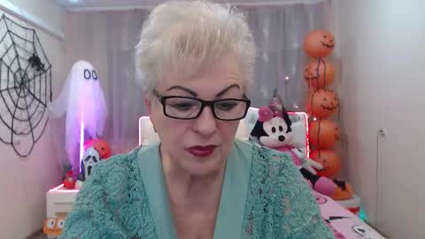 kaylesmoll online show from October 18, 6:56 pm