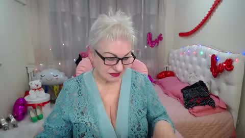 kaylesmoll online show from March 5, 7:38 pm