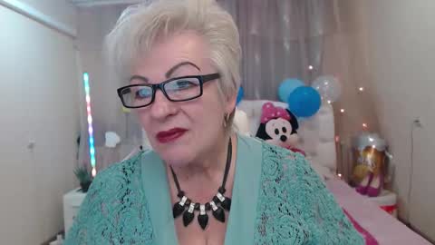 kaylesmoll online show from September 17, 7:06 pm