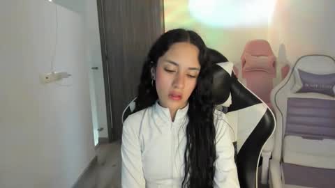 kaylie online show from November 21, 9:35 pm