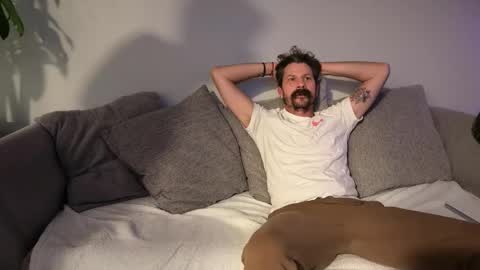 Keaton Keller online show from October 20, 4:39 am