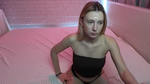 Snapshot of kebesheska chatting on October 24, 9:43 am Seb Polly Roxy Jonny online show from October 24, 9:43 am