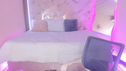 Keisy  online show from April 4, 2:57 pm