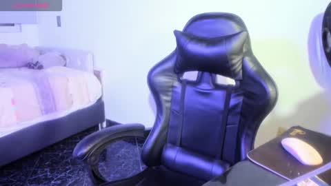 kelly Win my heart - give me a gift haha love giftsF online show from February 12, 2:04 am