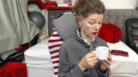 kelly online show from February 20, 9:00 am