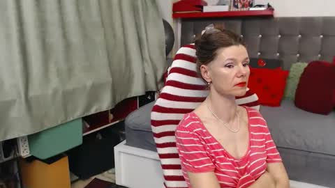 kelly online show from April 14, 11:52 pm