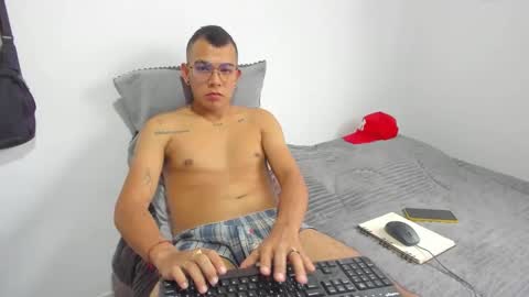 kelvin_hot276 online show from November 15, 7:26 pm