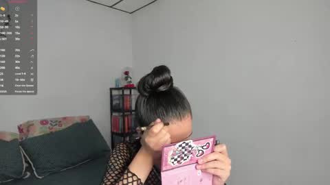 Snapshot of kendalgrey01 chatting on January 4, 2:14 pm Kendal online show from January 4, 2:14 pm