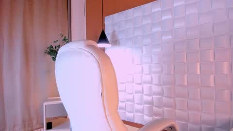 Kendall online show from February 12, 4:55 pm