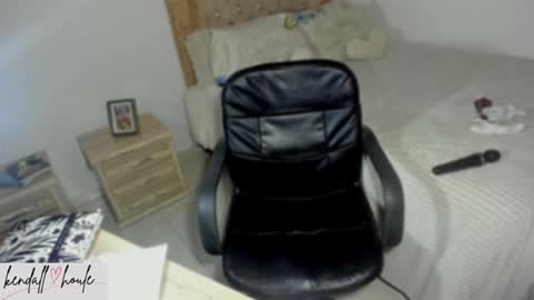 KendallHoule online show from February 8, 12:50 pm