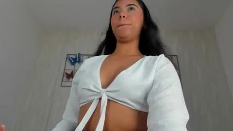 kendall queen   online show from February 15, 7:45 pm