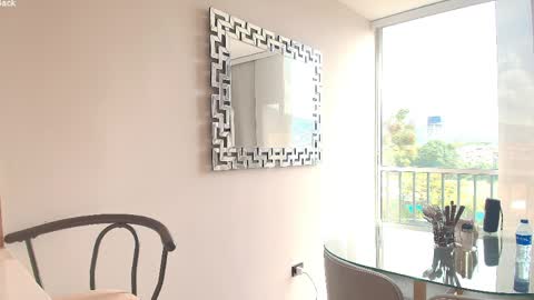 kendall online show from April 10, 2:22 pm