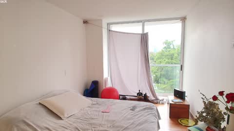 kendall online show from February 10, 5:49 pm