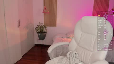 Kendall  online show from November 10, 9:06 pm