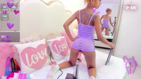 Kendal  online show from November 12, 9:17 pm