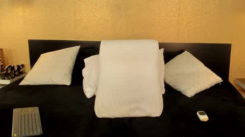 Snapshot of kendraleroy chatting on February 10, 1:57 am KENDRA online show from February 10, 1:57 am