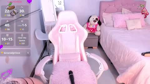 Snapshot of kenia_thompson01 chatting on February 27, 2:43 pm 01 online show from February 27, 2:43 pm