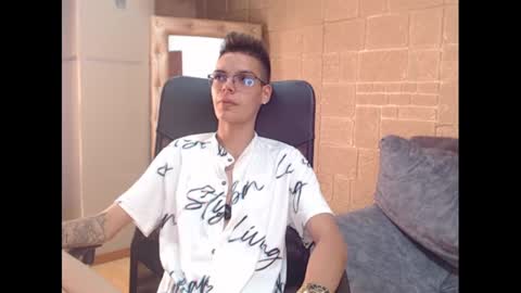 kenn_boy_ online show from January 24, 3:45 pm