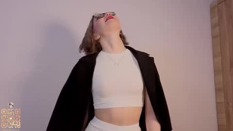 Lisa online show from March 7, 6:08 pm