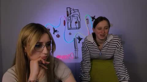 keuli_li online show from January 5, 5:27 pm