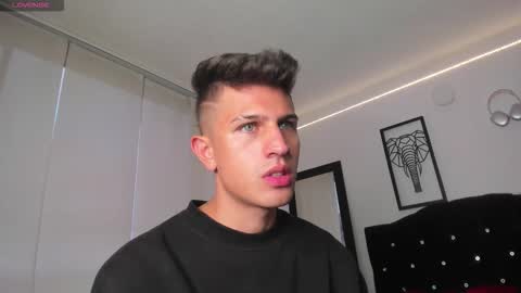 Snapshot of kevin_ahs1 chatting on October 25, 10:43 pm Kevin Ahs online show from October 25, 10:43 pm