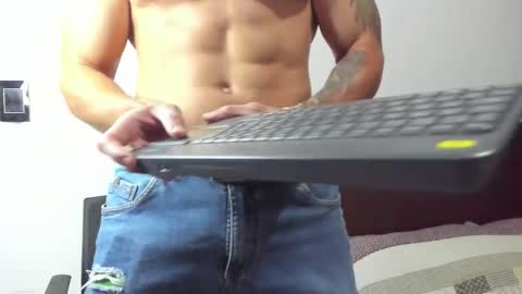 kevin_malone22 online show from October 15, 2:26 am