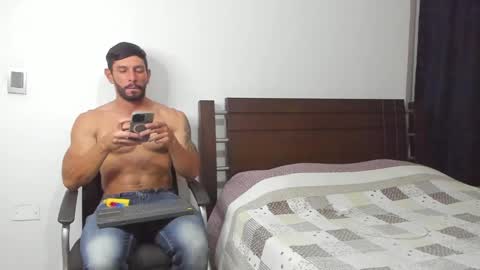 kevin_malone22 online show from February 25, 3:42 am