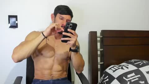 kevin_malone22 online show from February 12, 2:48 am