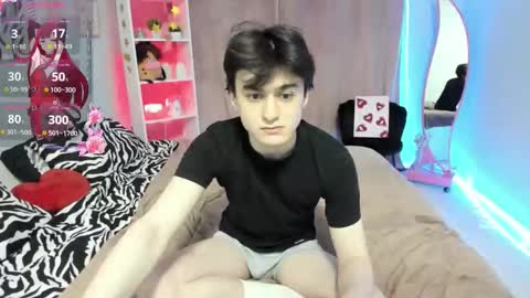 kevinhunter_ online show from November 12, 6:10 pm