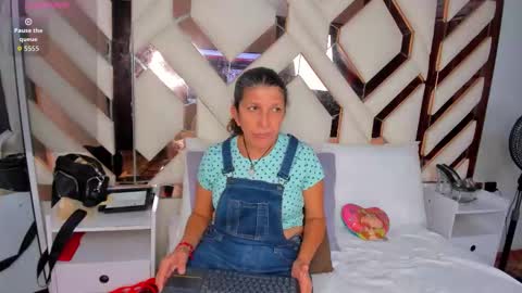 Keila Milf online show from December 23, 3:02 am