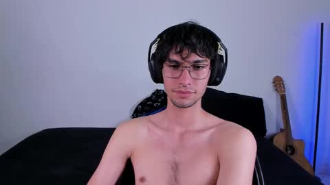 Snapshot of khozler_ chatting on March 2, 6:27 am khozler_ online show from March 2, 6:27 am