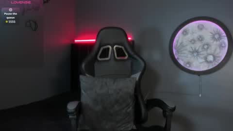 Khriss brown online show from November 4, 9:27 pm