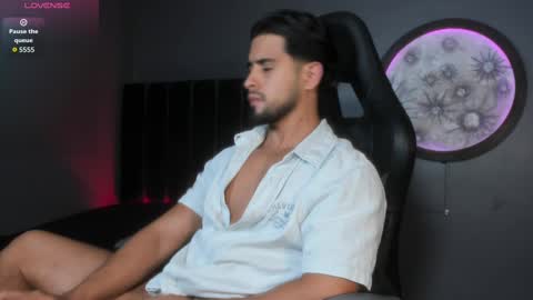 Khriss brown online show from November 19, 9:13 pm