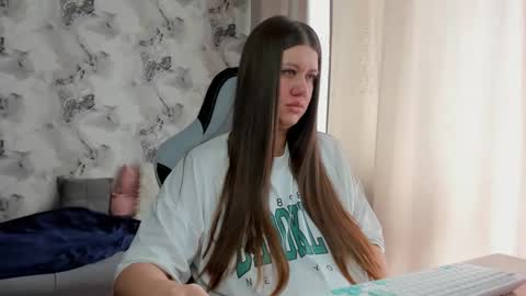 kianna_dior_ online show from April 19, 9:10 am