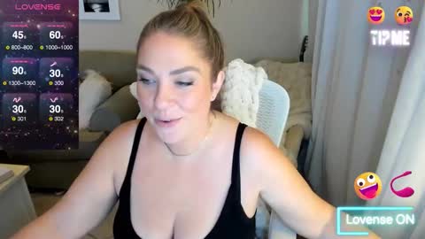 Kiera Reines online show from November 16, 9:50 pm