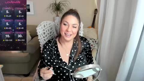 Kiera Reines online show from February 15, 5:28 pm