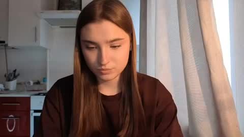 Ola my name is Lissa  Lets hit 10 Thumbs Up together   online show from April 23, 12:51 pm