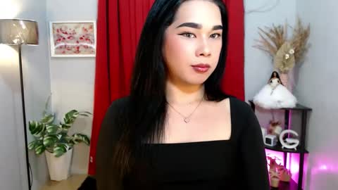 Im Mia online show from November 6, 7:22 am