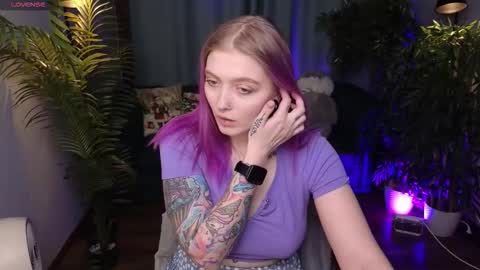 Kiki online show from February 4, 9:30 pm