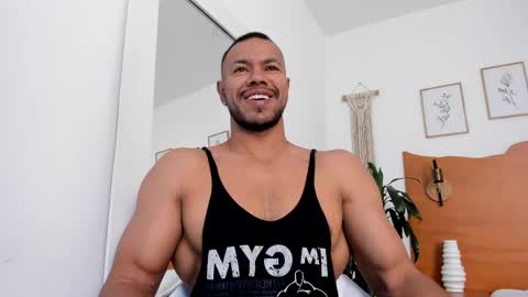 Kilua Muscle guy online show from April 7, 8:55 pm