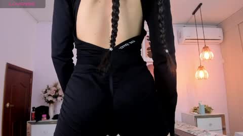 KIM  online show from April 8, 8:56 pm