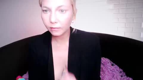 Kimber Crawford online show from April 16, 2:11 am