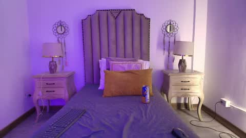 kimberly colle7 online show from May 10, 3:46 am
