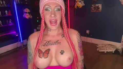 Snapshot of kimberlynnhaven chatting on October 23, 2:02 am Kimber Haven online show from October 23, 2:02 am