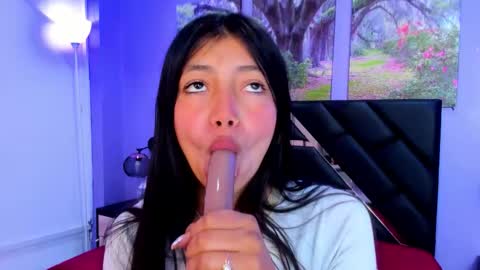 Kimberly Villalobos online show from October 6, 11:39 am