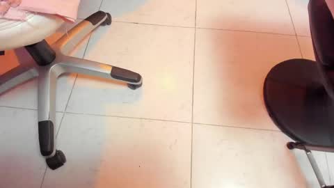 kimmberly_saenz_ online show from April 23, 12:29 am