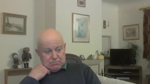 kindahairy4u online show from November 11, 7:05 pm