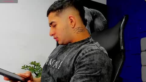 Angel Falconer online show from November 17, 1:41 am