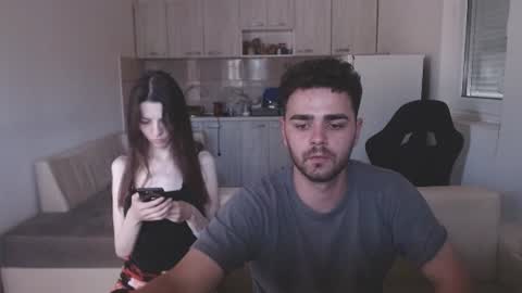king_queen_the_royals online show from July 1, 1:20 pm